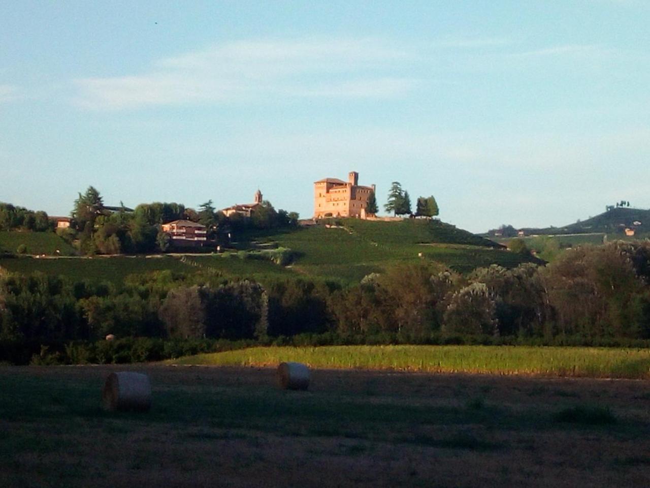 Tenuta Calabiana Diano dʼAlba Buitenkant foto